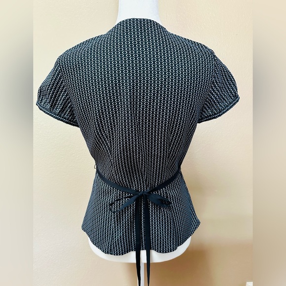 Ann Taylor LOFT Petites Blue Circles Short Sleeve Top - Picture 4 of 6